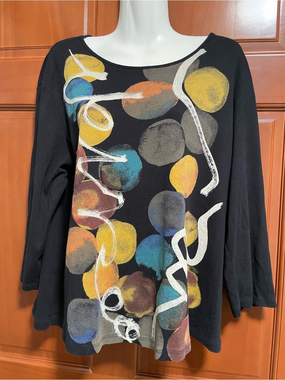 Jess & Jane Women's Black Circle-Print Long Sleeve Top